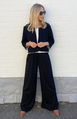 Black & Ivory Leopard