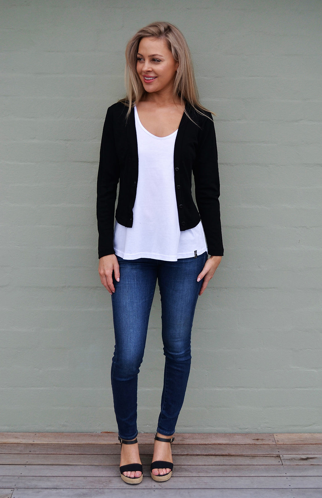 Black Women&#39;s Cropped Cardigan with Long Sleeves
