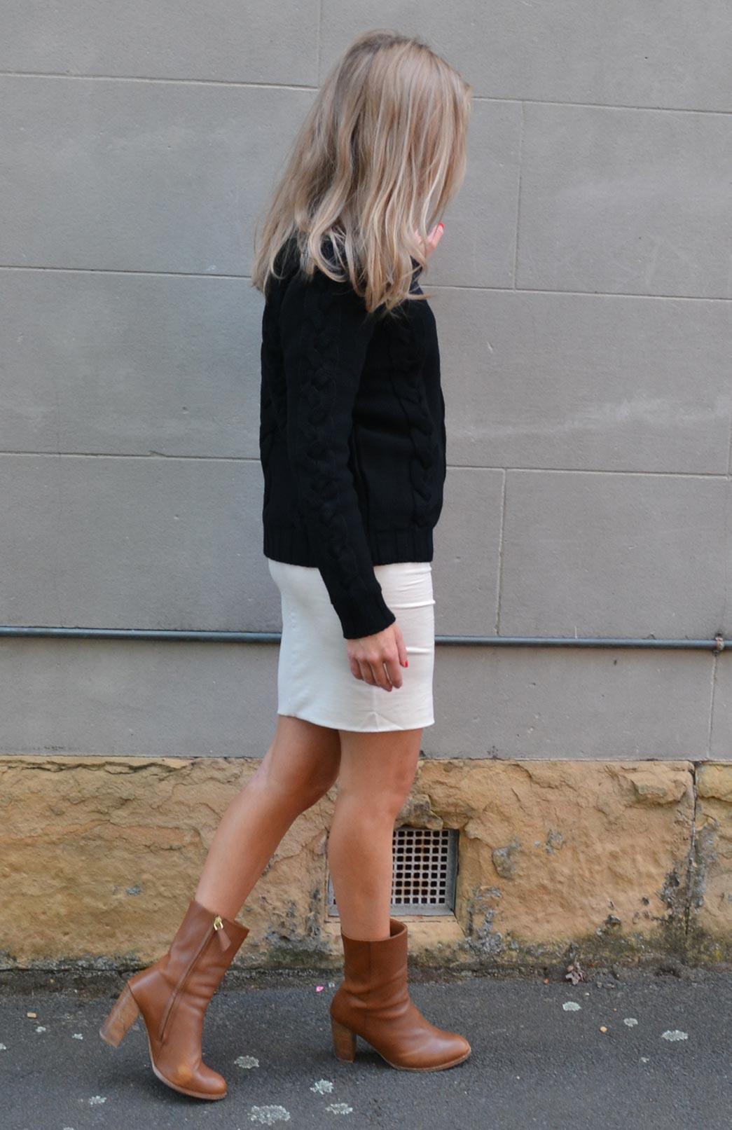 Black Women's Merino Wool Cable Knit Jumper 