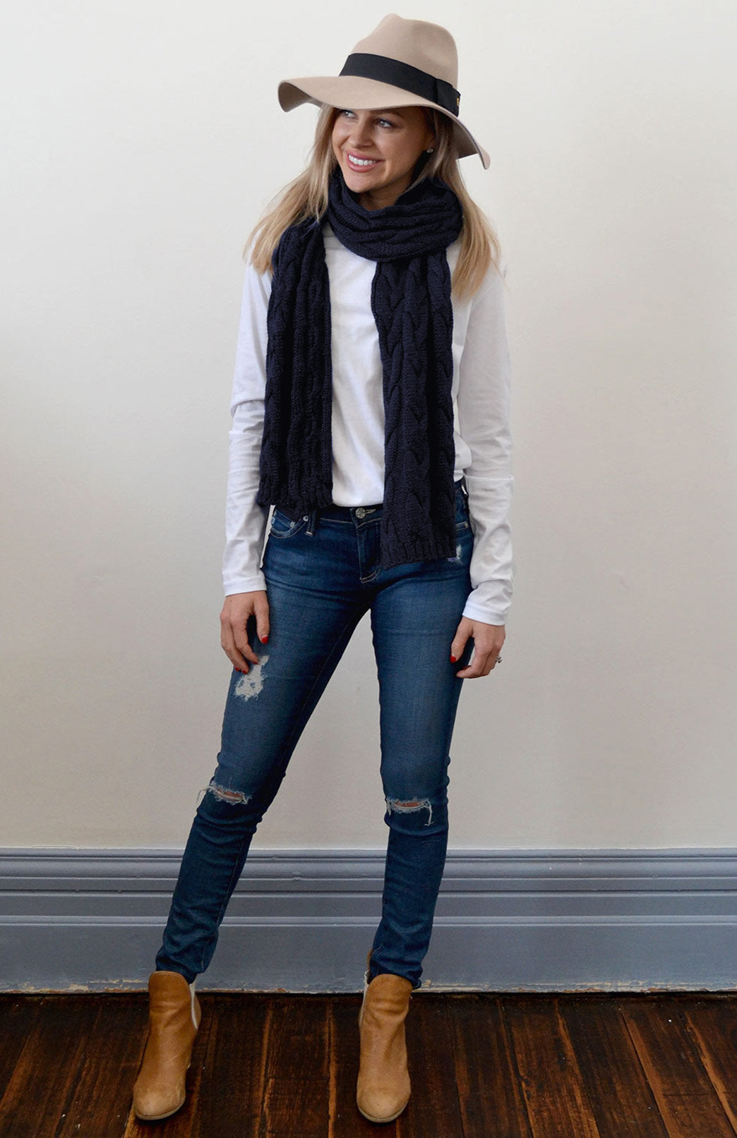 Charcoal Grey Women's Merino Wool Chunky Cable Knit Scarf
