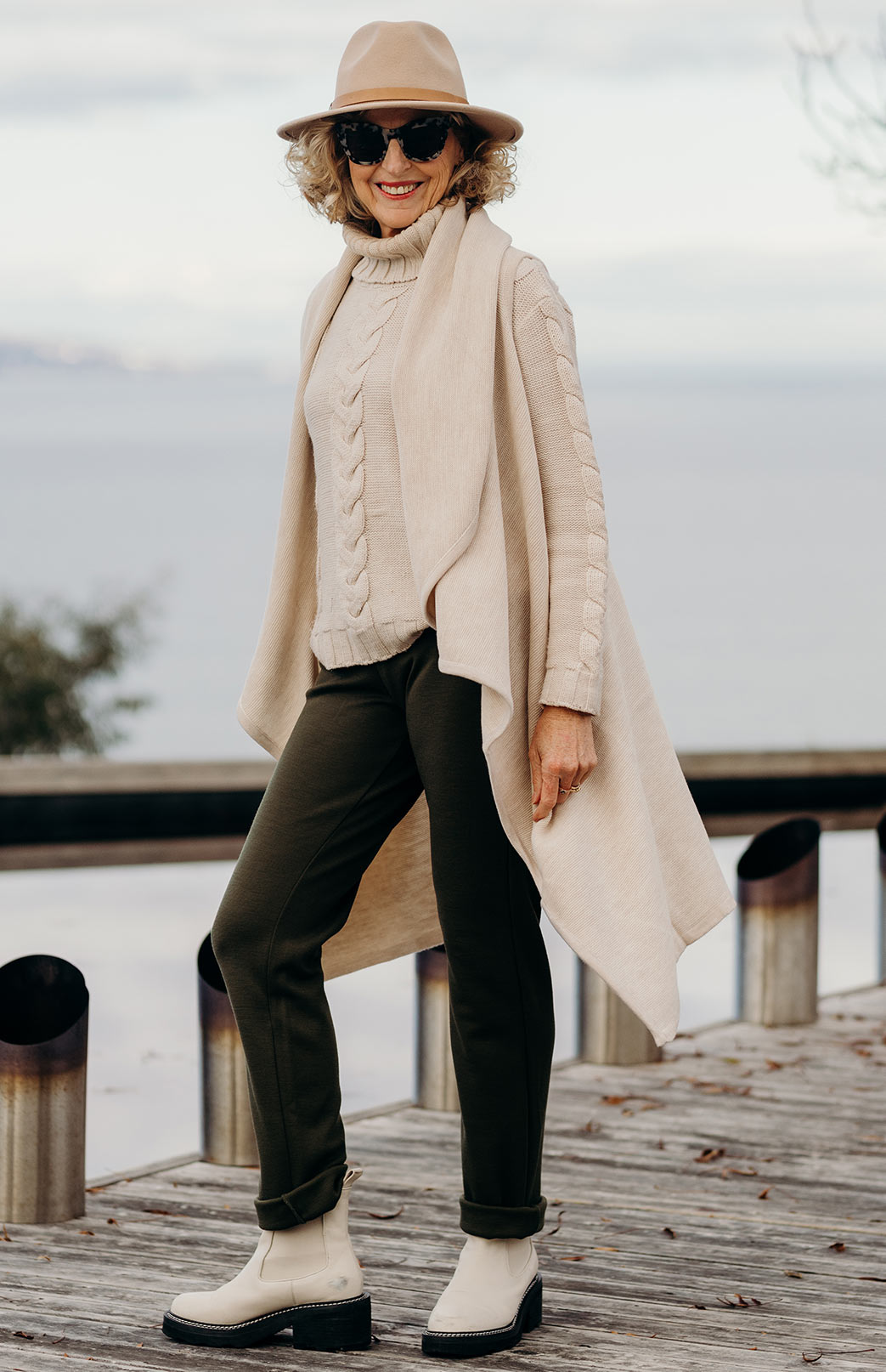 Oatmeal Women's Merino Wool Cable Knit Jumper 