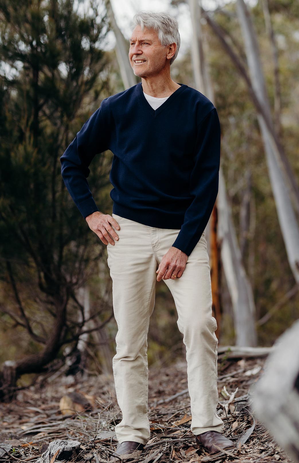 Navy Men&#39;s Merino Wool Knitted V-Neck Jumper
