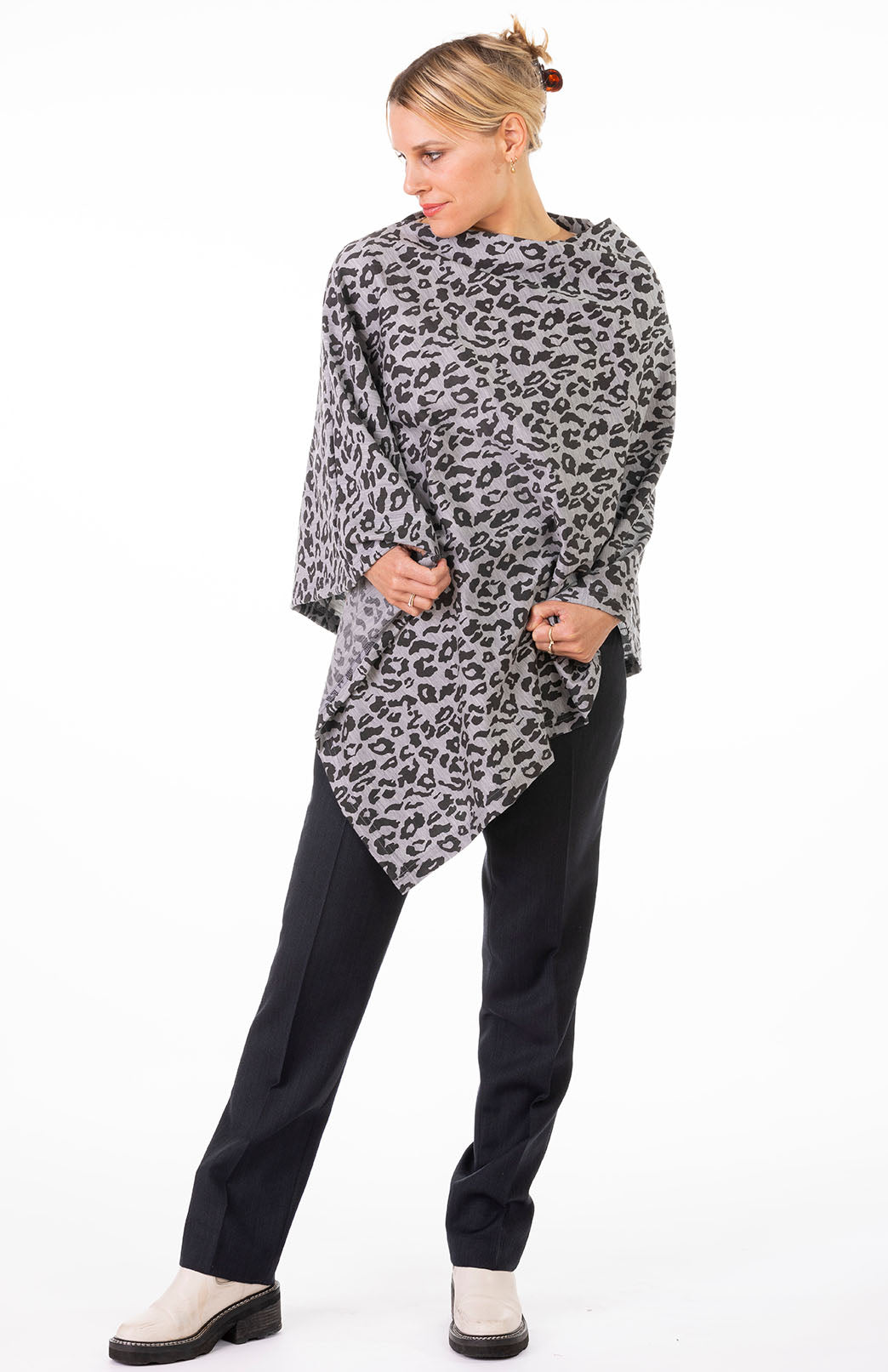 Vintage Ivory Leopard Women&#39;s Merino Wool Patterned Poncho
