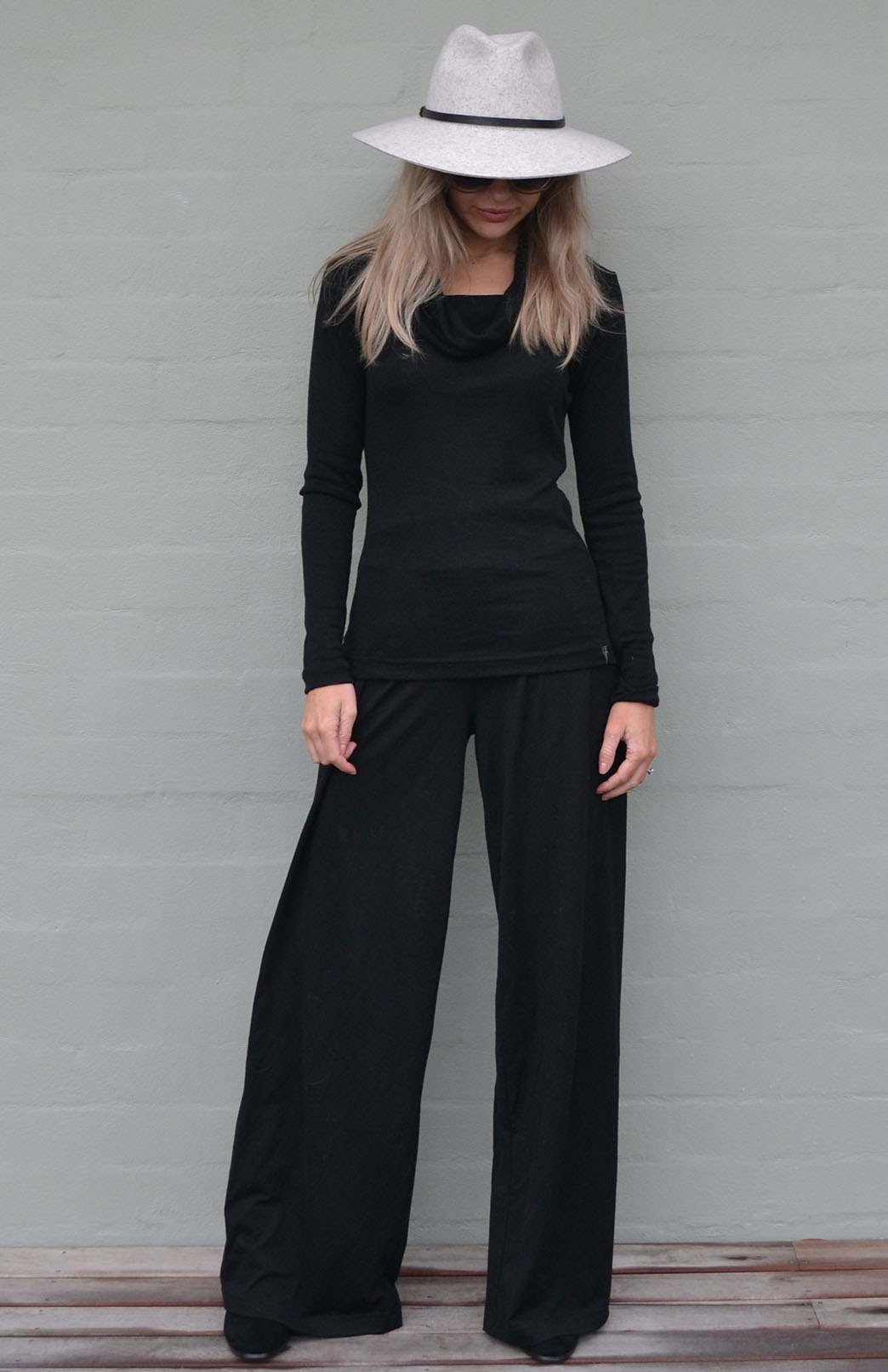 Black Women&#39;s Merino Wool Fleece Yoga Pants
