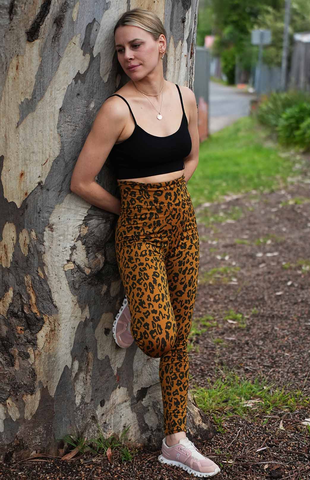 Black Women's Merino Wool Crop Top Bra with Adjustable Straps