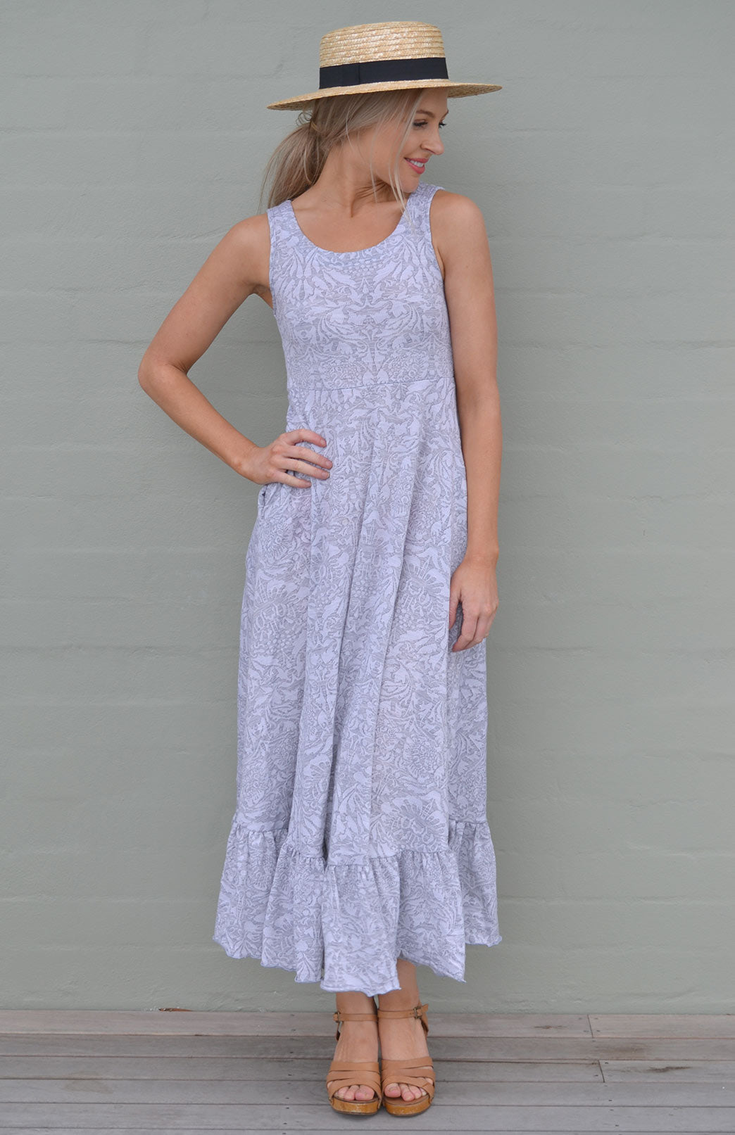 Vintage Ivory Floral This stunning ruffled hem wool blend maxi dress is a delight to wear! 