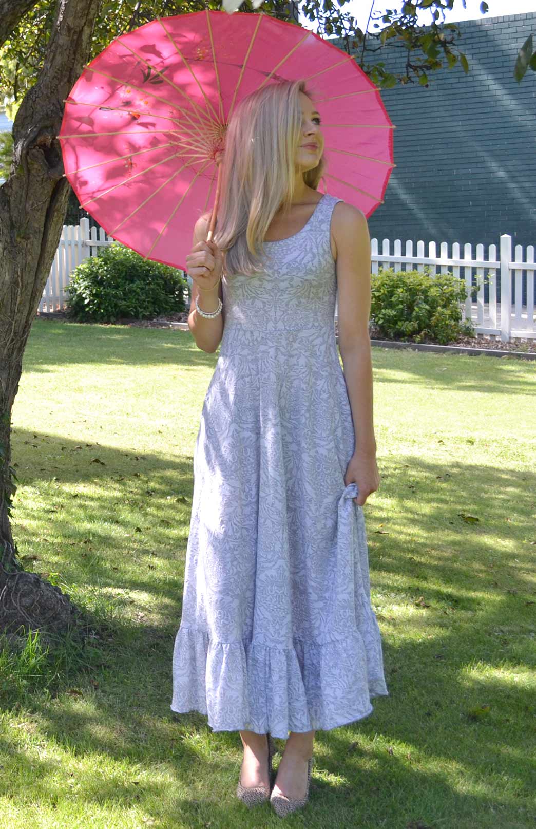 Vintage Ivory Floral This stunning ruffled hem wool blend maxi dress is a delight to wear! 
