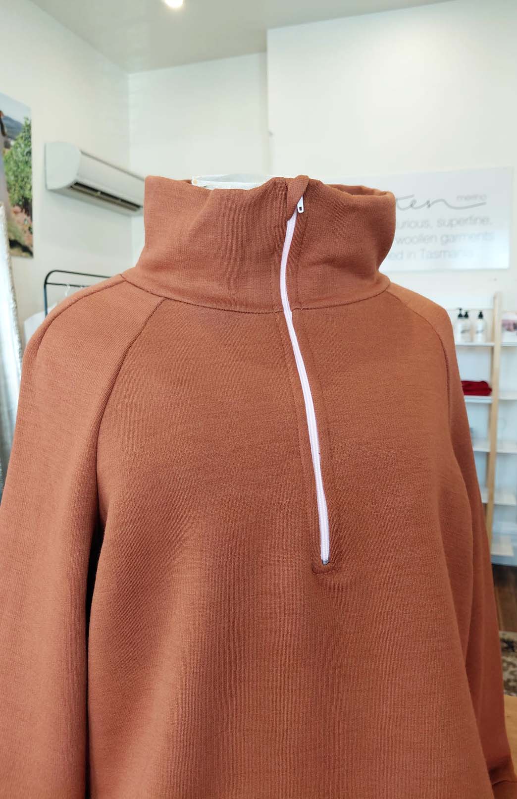 Cinnamon with Pink Zip Women's Superfine Merino Wool Fleece Half Zip Crop Jumper