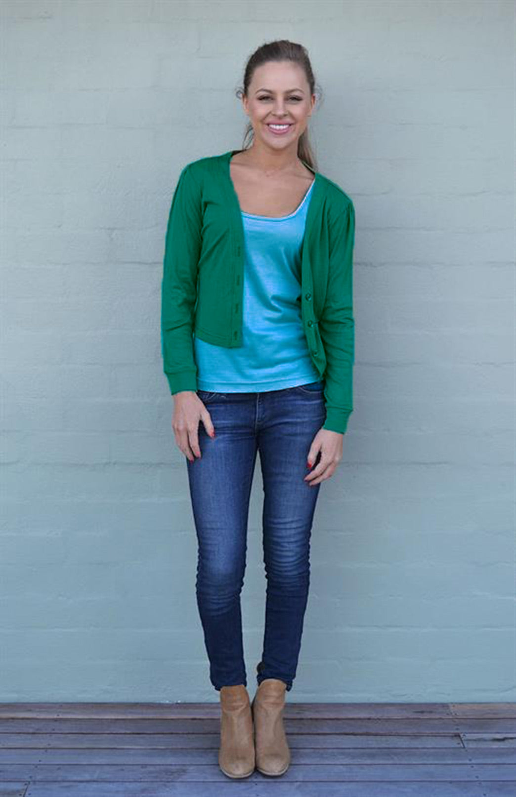 Emerald Green Women&#39;s Cropped Cardigan with Long Sleeves
