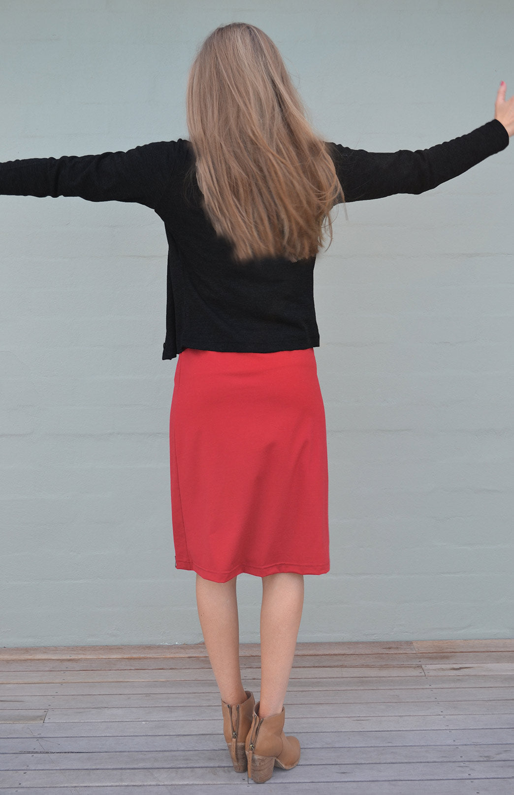 Black Women's Cropped Cardigan with Long Sleeves