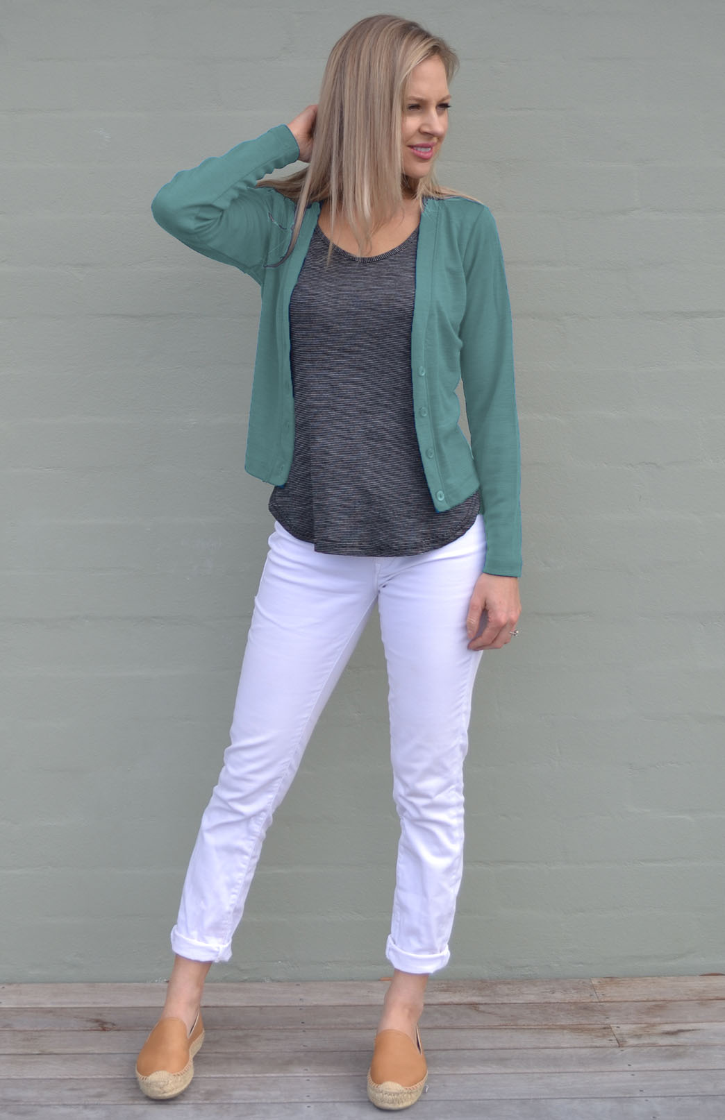 Petrel Women&#39;s Cropped Cardigan with Long Sleeves
