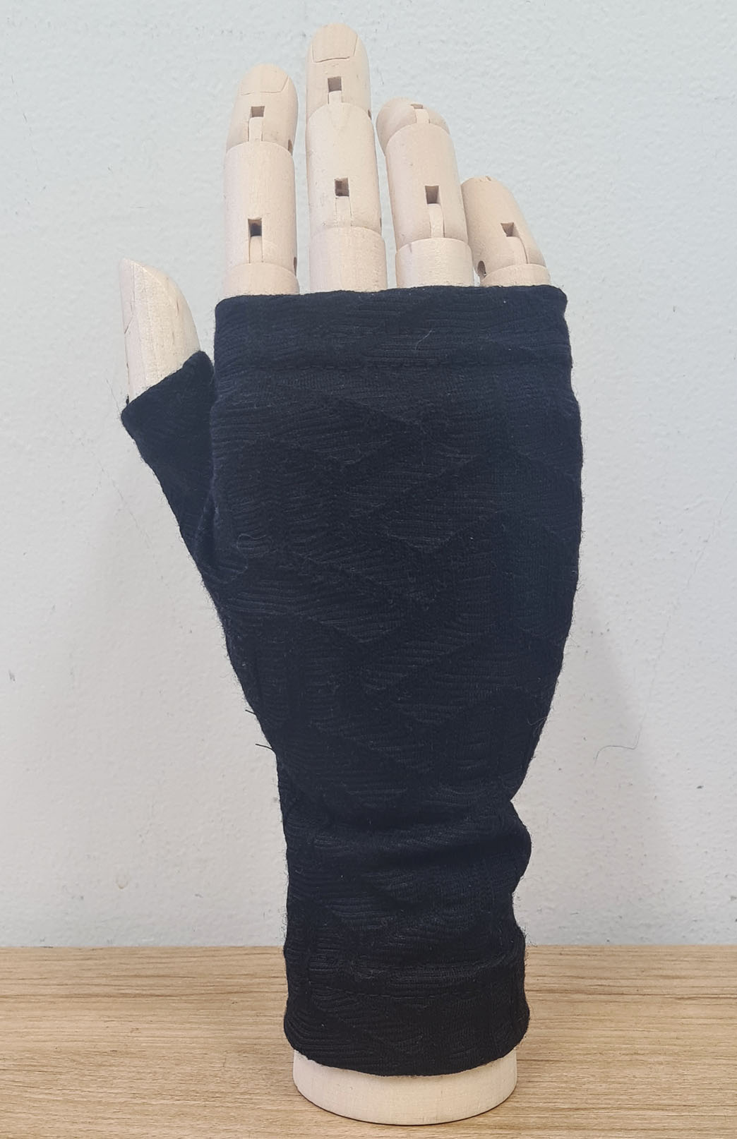 Black Zig Zag Merino Wool Thermal Fingerless Mittens