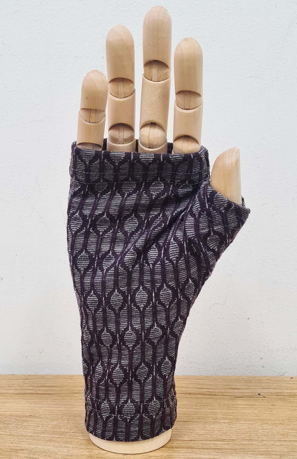 Raisin Keyhole Merino Wool Thermal Fingerless Mittens