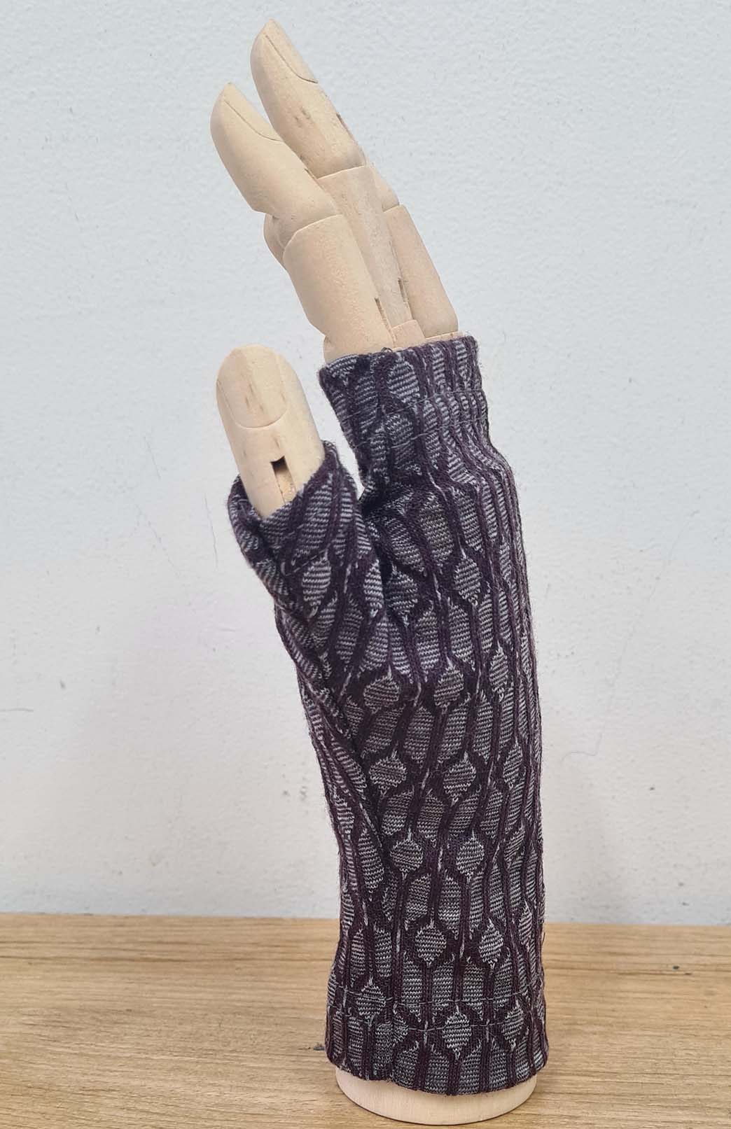 Raisin Keyhole Merino Wool Thermal Fingerless Mittens