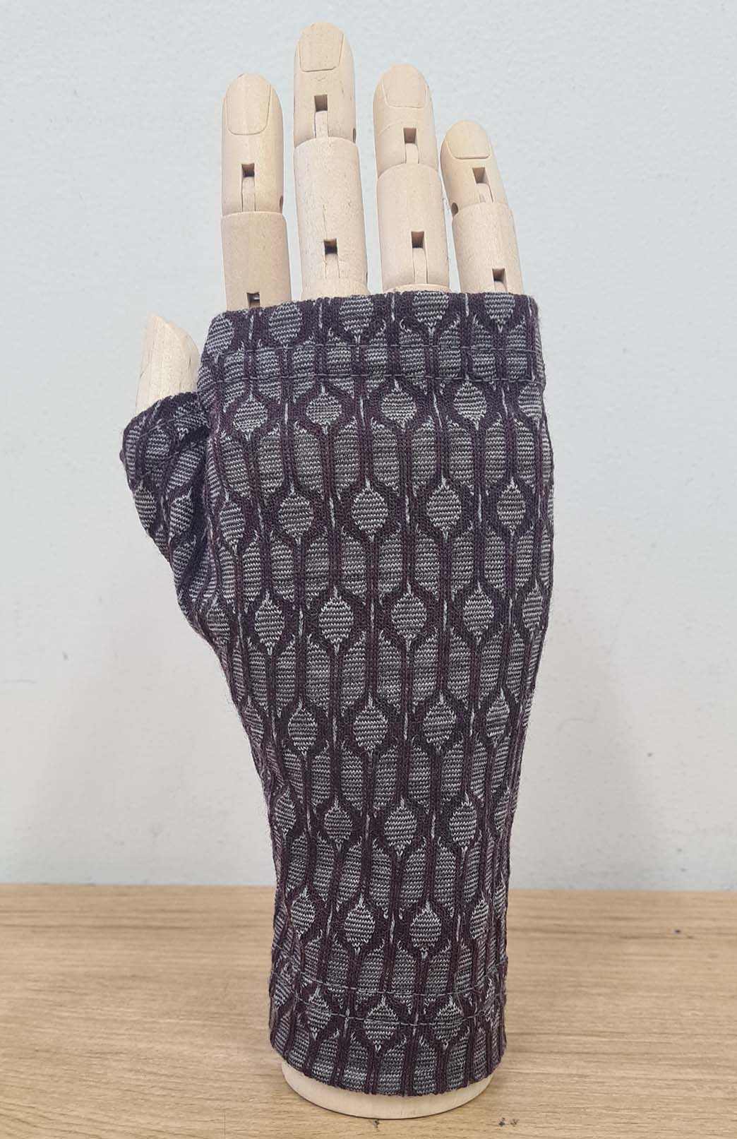 Raisin Keyhole Merino Wool Thermal Fingerless Mittens