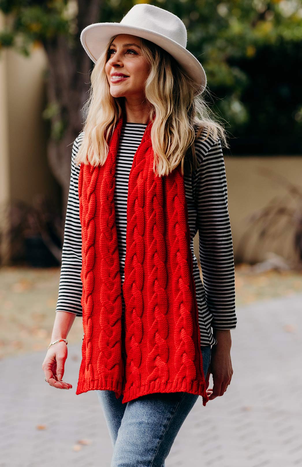 Ivory Women&#39;s Merino Wool Chunky Cable Knit Scarf
