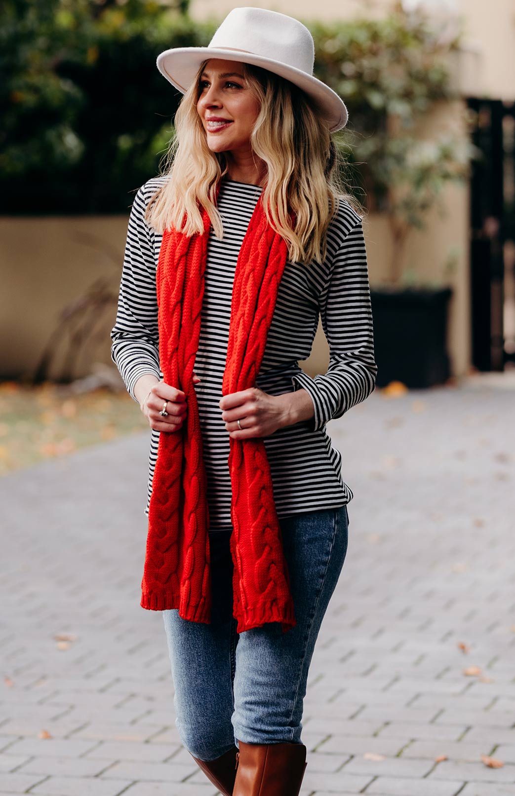 Red Women's Merino Wool Chunky Cable Knit Scarf