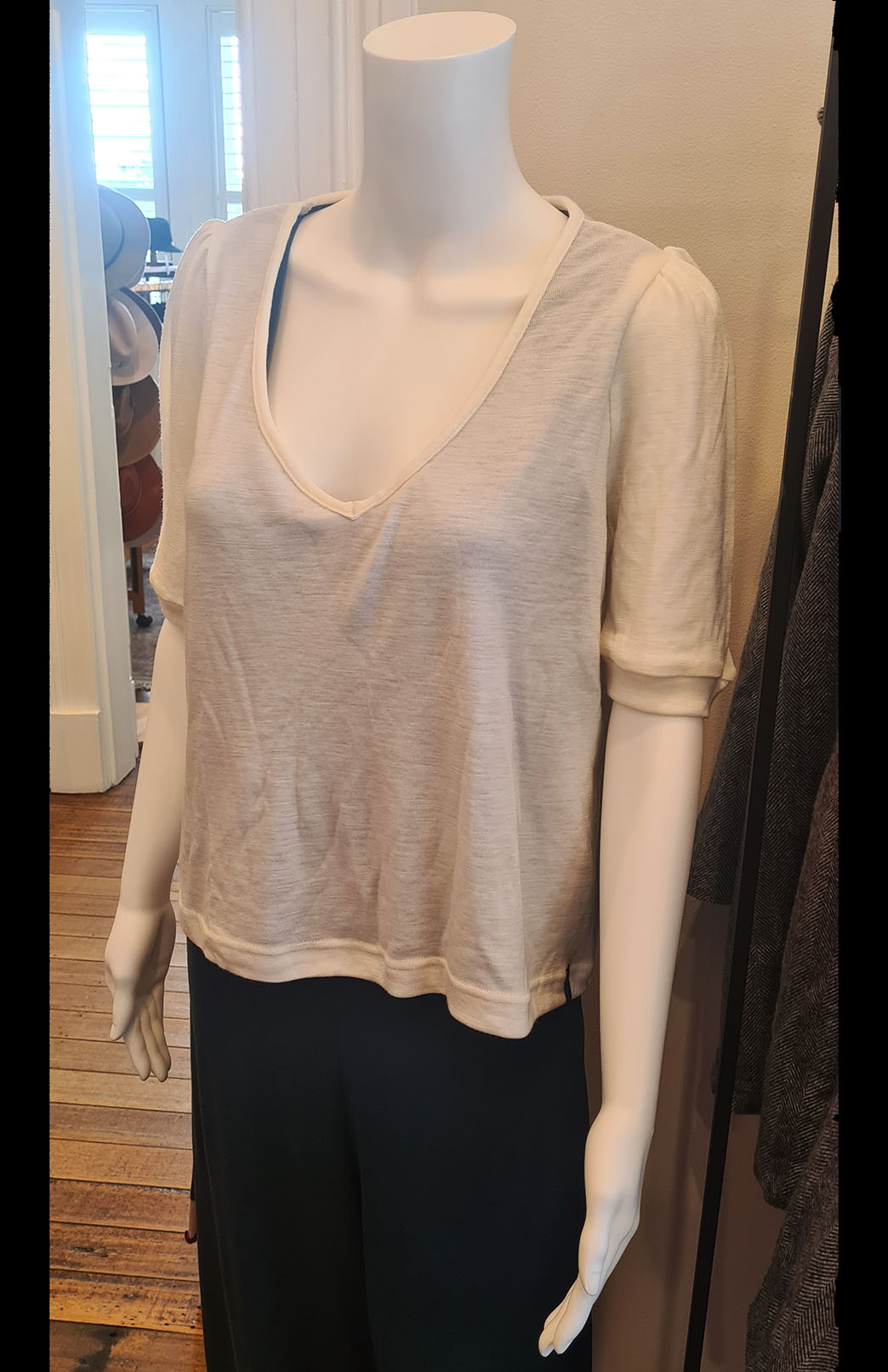 Ivory Women&#39;s Merino Wool Short Sleeve V-Neck Boxy Top
