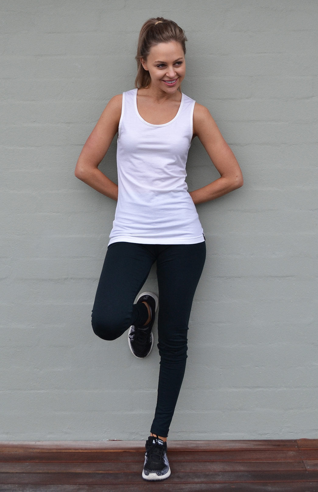 Black Women's 210g Merino Wool High Waisted Leggings &amp; Yoga Pants 