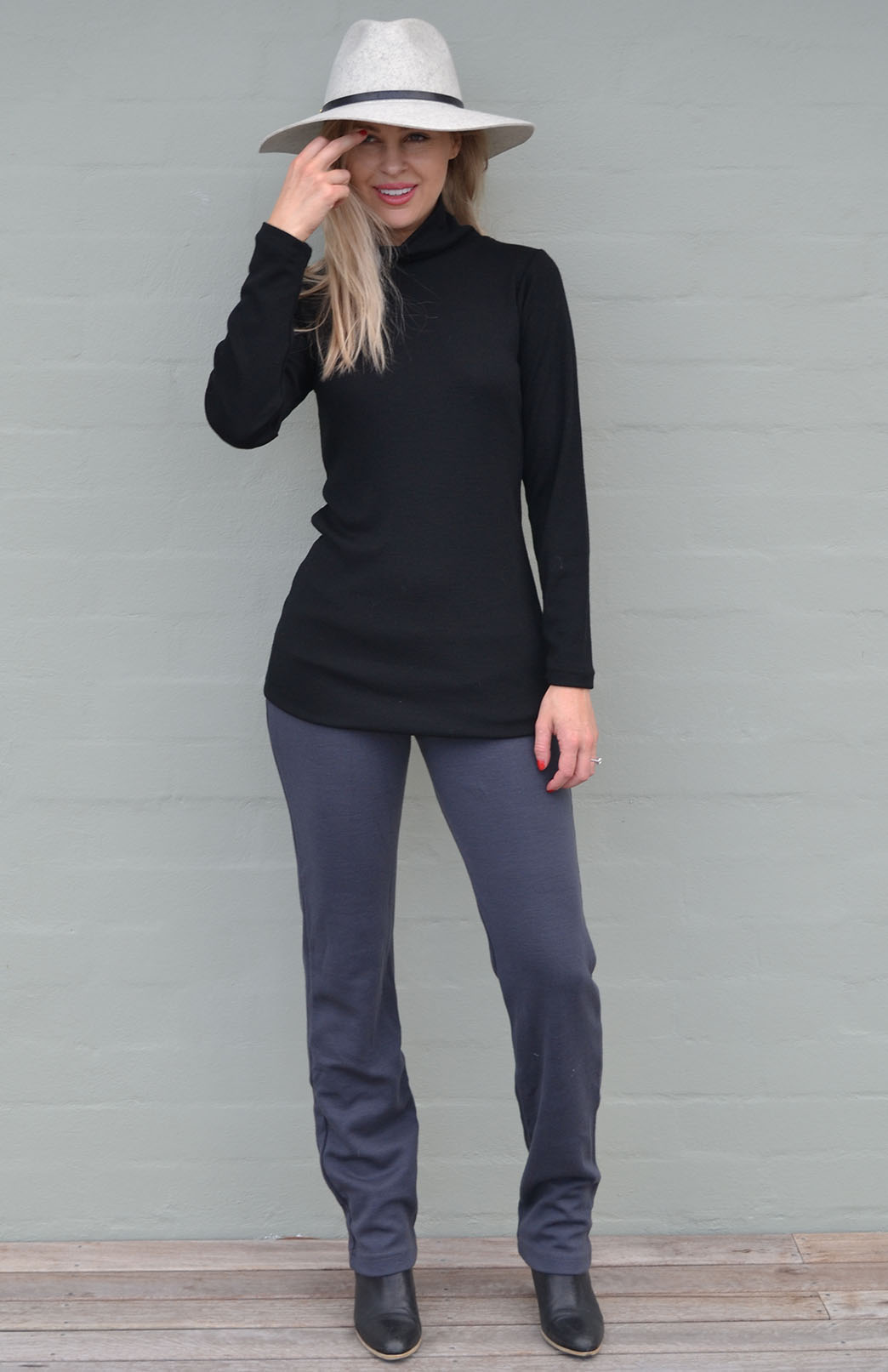 Black Women's Merino Wool Long Sleeve Top