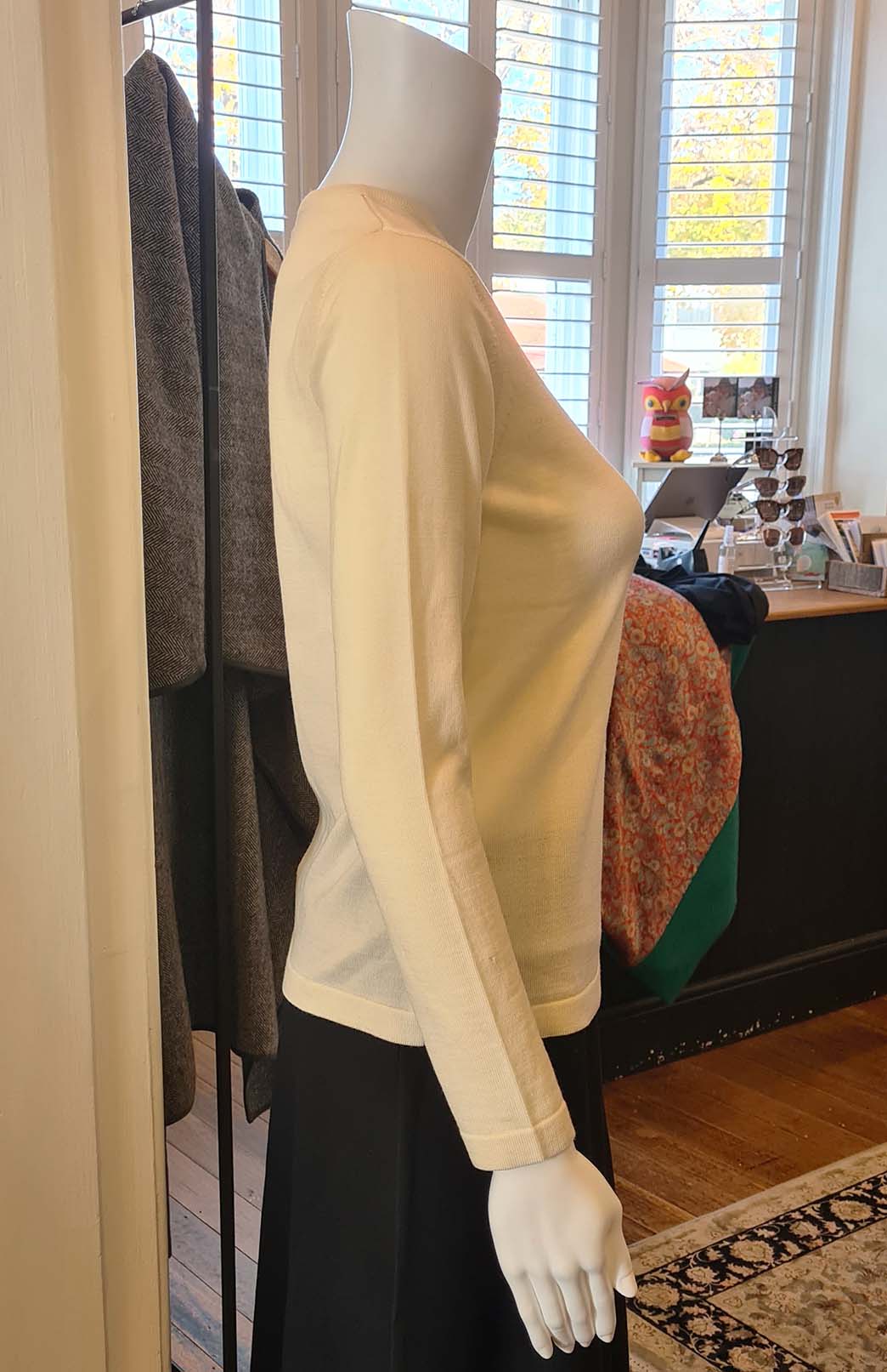 Vintage Ivory - Round Neckline Women's Long Sleeve Classic Knitted Merino Wool Top