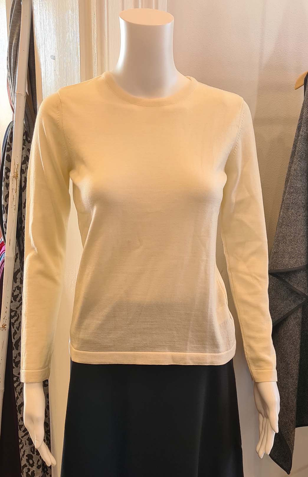 Vintage Ivory - Round Neckline Women's Long Sleeve Classic Knitted Merino Wool Top