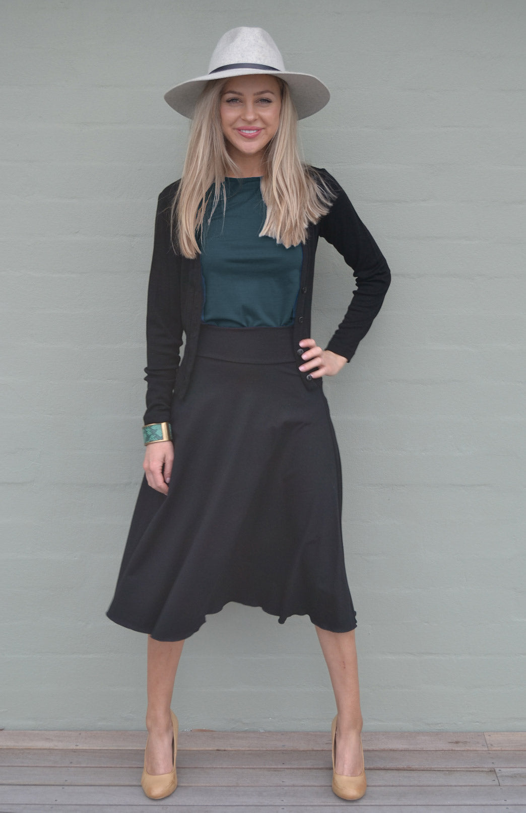 Black Women's Cropped Cardigan with Long Sleeves