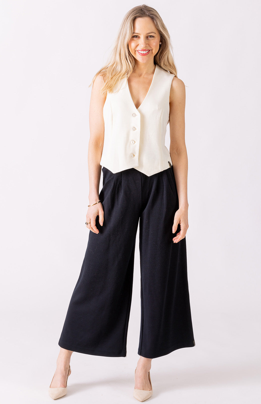 Black Women&#39;s Pure Merino Wool Crop Pants with Wide Leg in structured Ponte fabric
