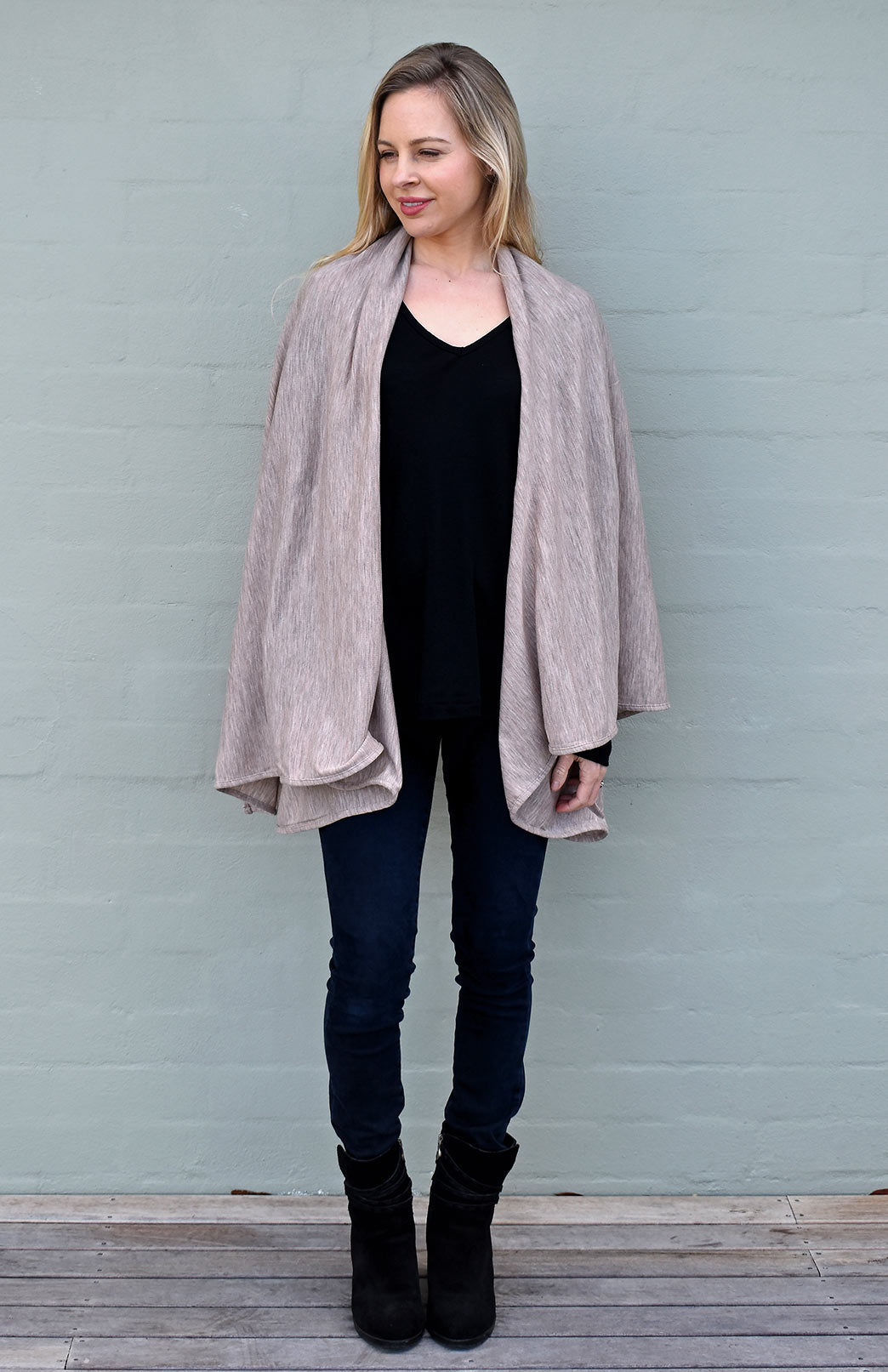 Dark Oatmeal Women&#39;s Merino Wool 220g Rib Sleeveless Wrap
