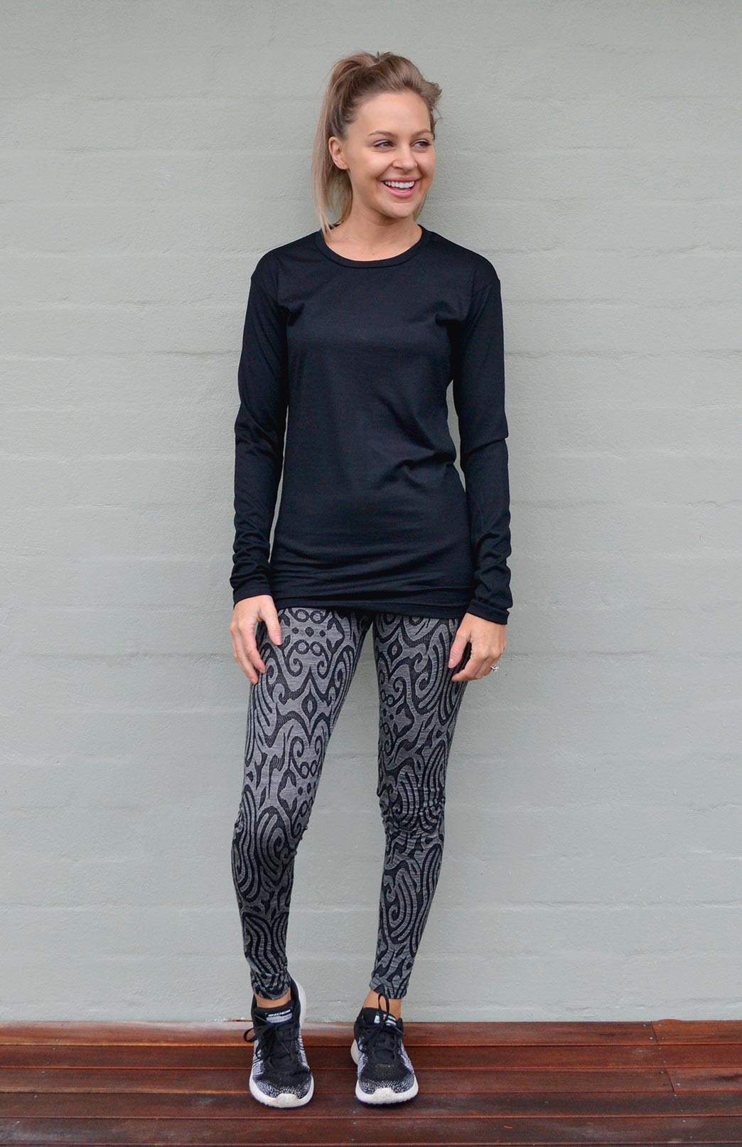 Black Women's Merino Wool Long Sleeve Midweight Crew Neck Top