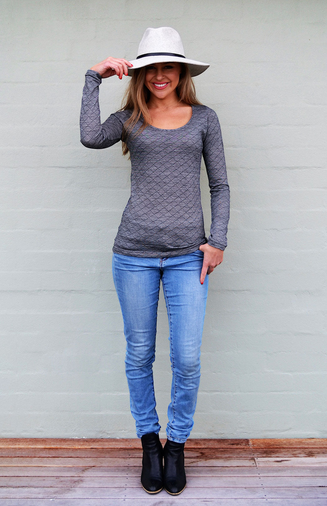 Black Diamond Women&#39;s Merino Wool Long Sleeve Fashion &amp;amp; Layering Top
