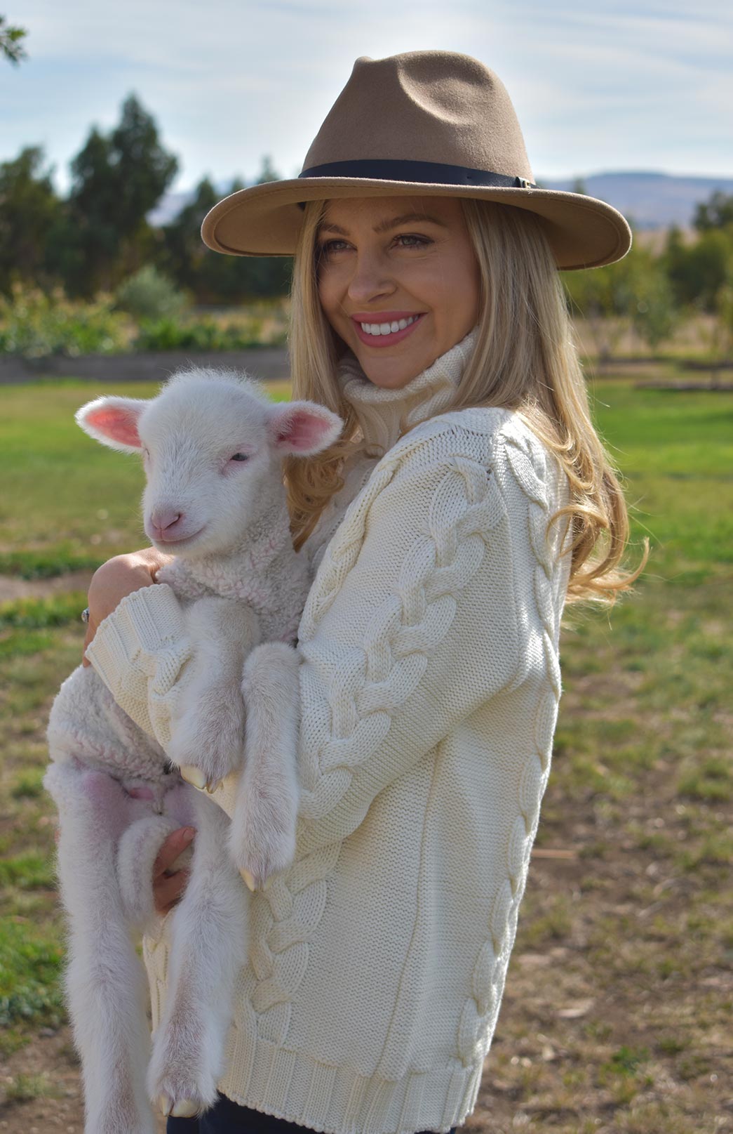 Ivory Women's Merino Wool Cable Knit Jumper 