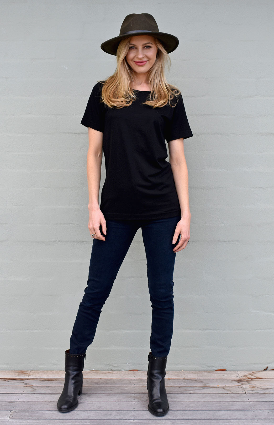 Black Women's Merino Wool Short Sleeve Round Neck T-Shirt Top