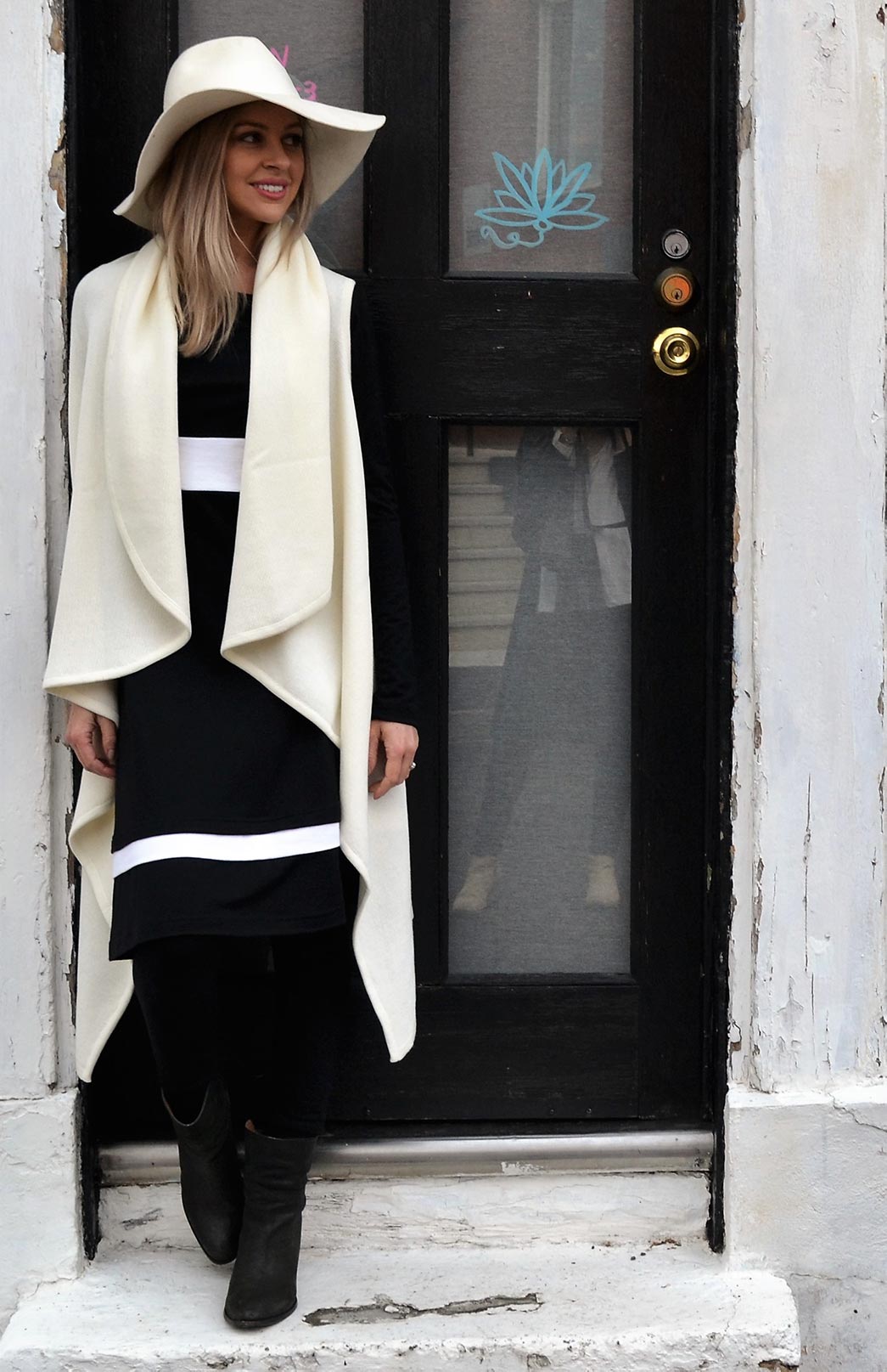 Ivory Women's Merino Wool Classic Knitted  Sleeveless Wrap