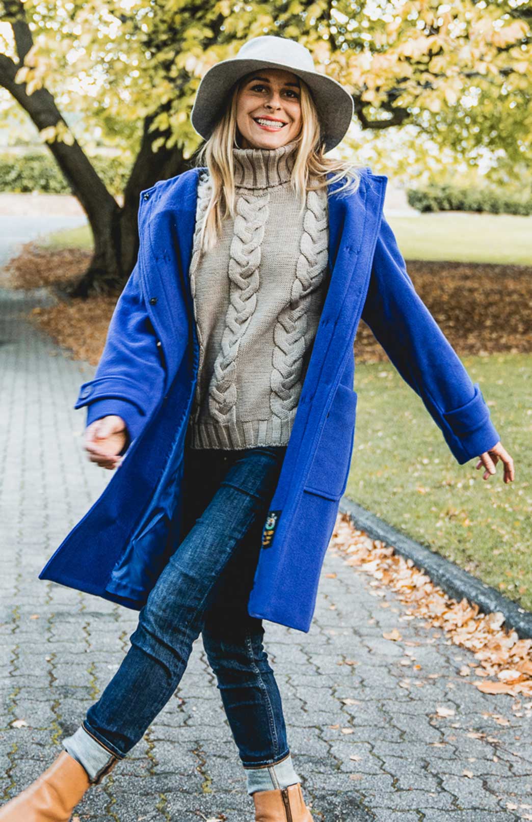 Oatmeal Women's Merino Wool Cable Knit Jumper 