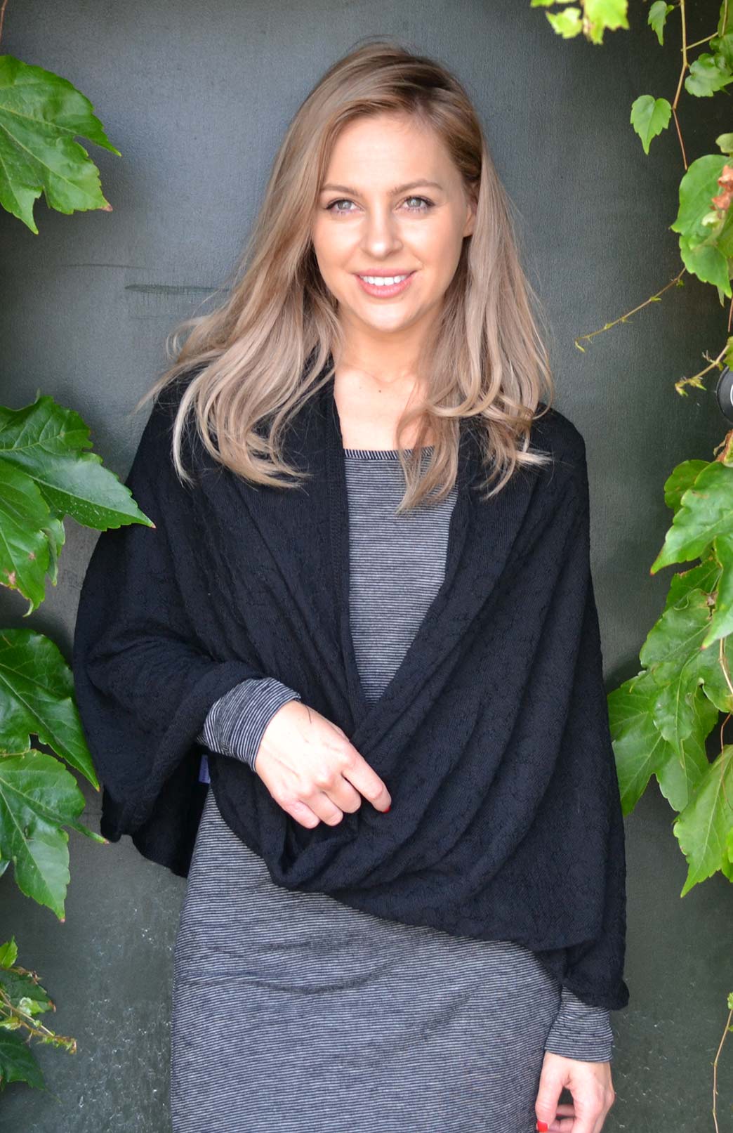 Black Women's Merino Wool One Size Twisted Wrap