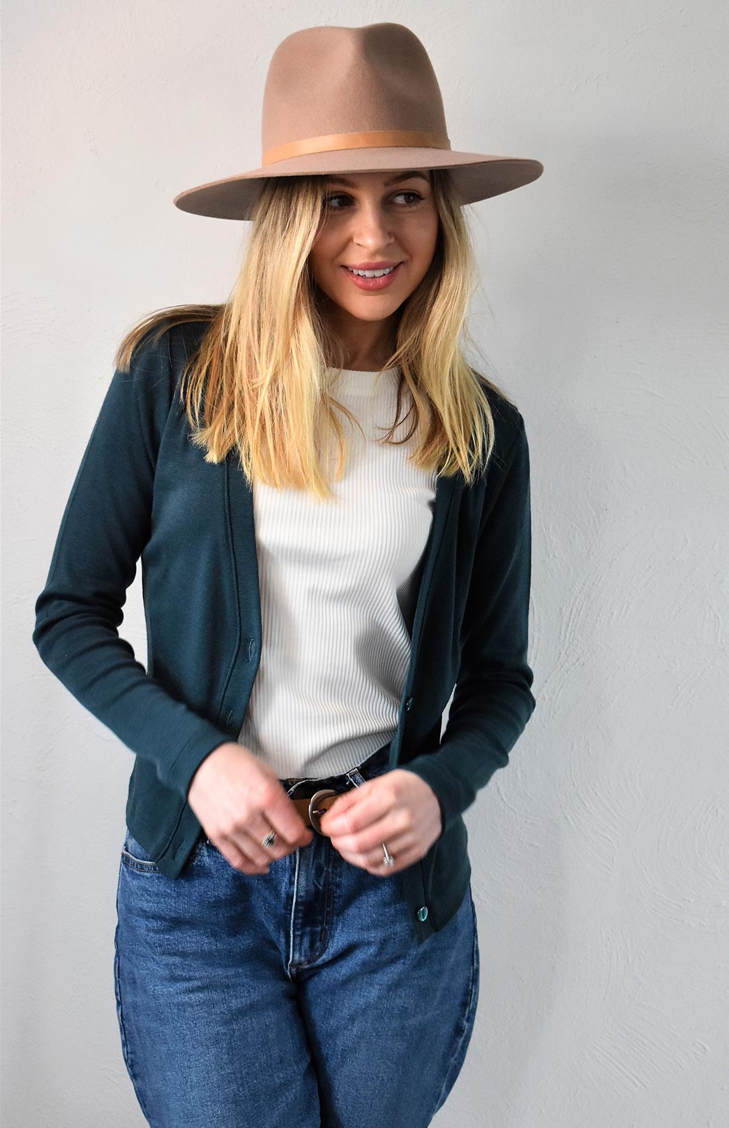 Deep Sea Green Women's Cropped Cardigan with Long Sleeves
