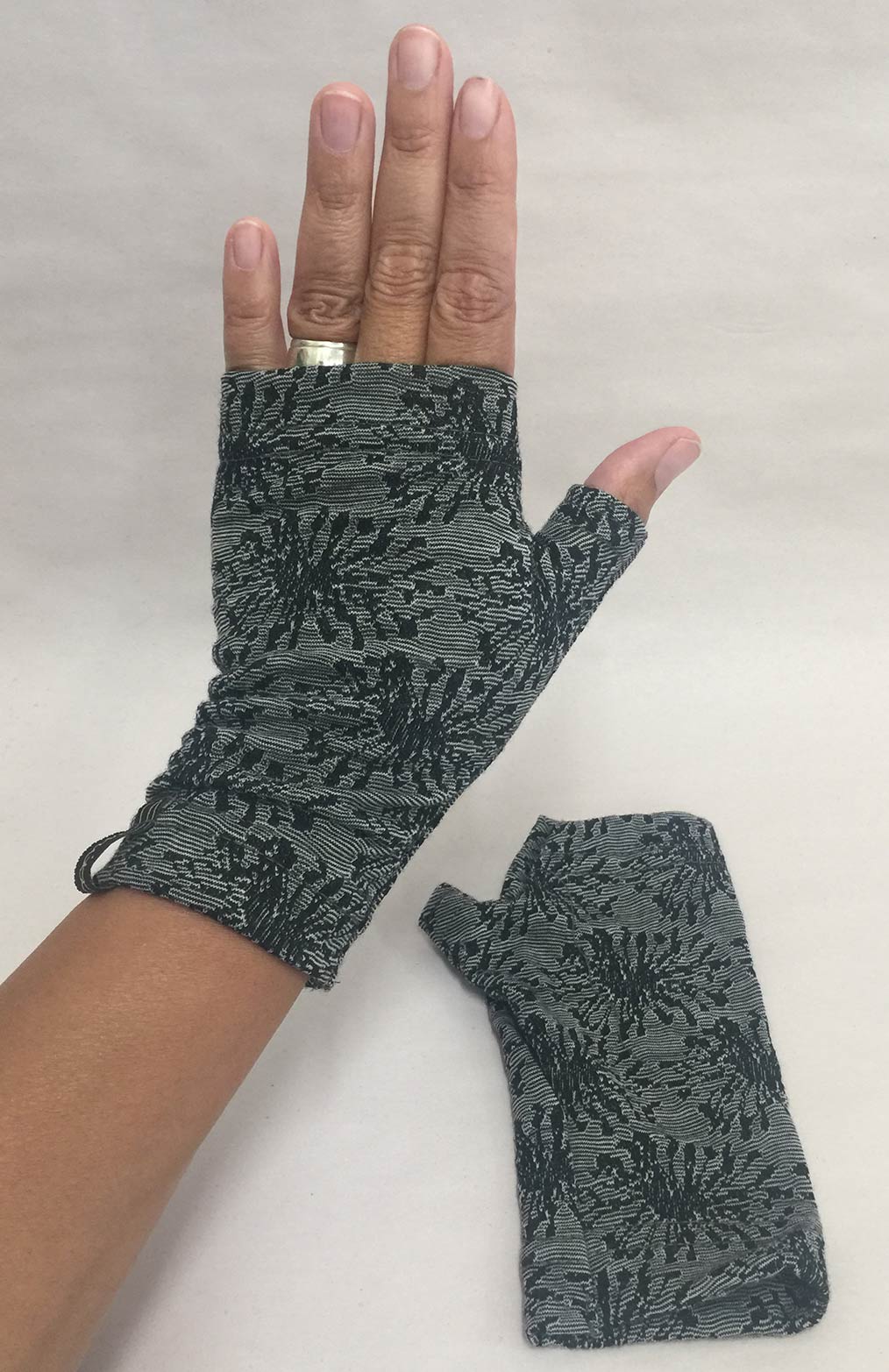 Black Dandelion Merino Wool Thermal Fingerless Mittens
