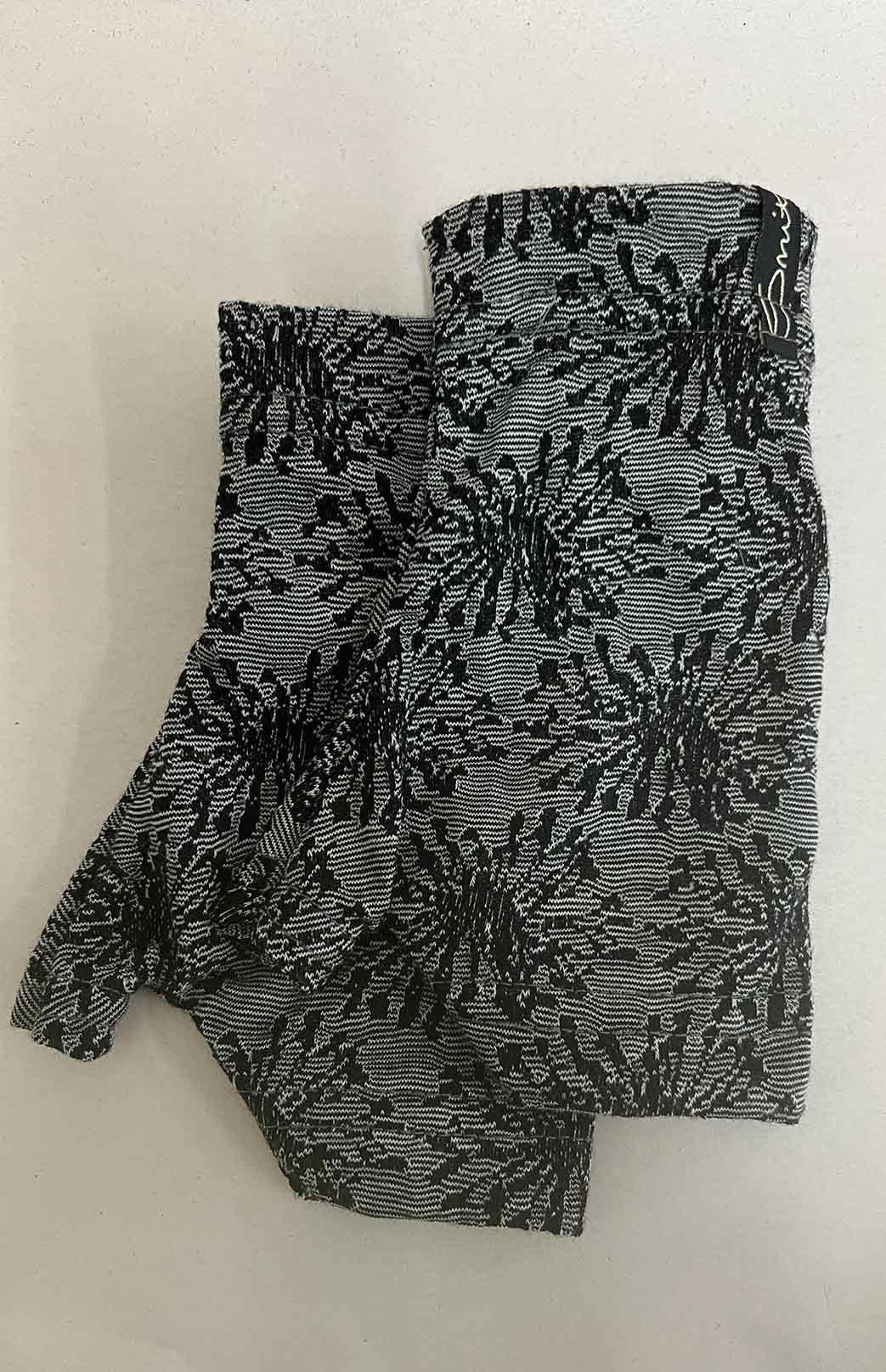 Black Dandelion Merino Wool Thermal Fingerless Mittens