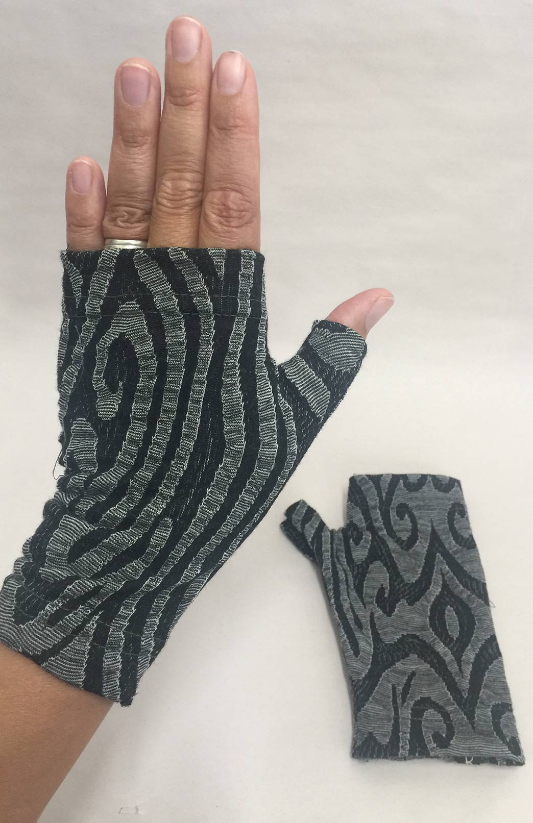 Black Inca Merino Wool Thermal Fingerless Mittens