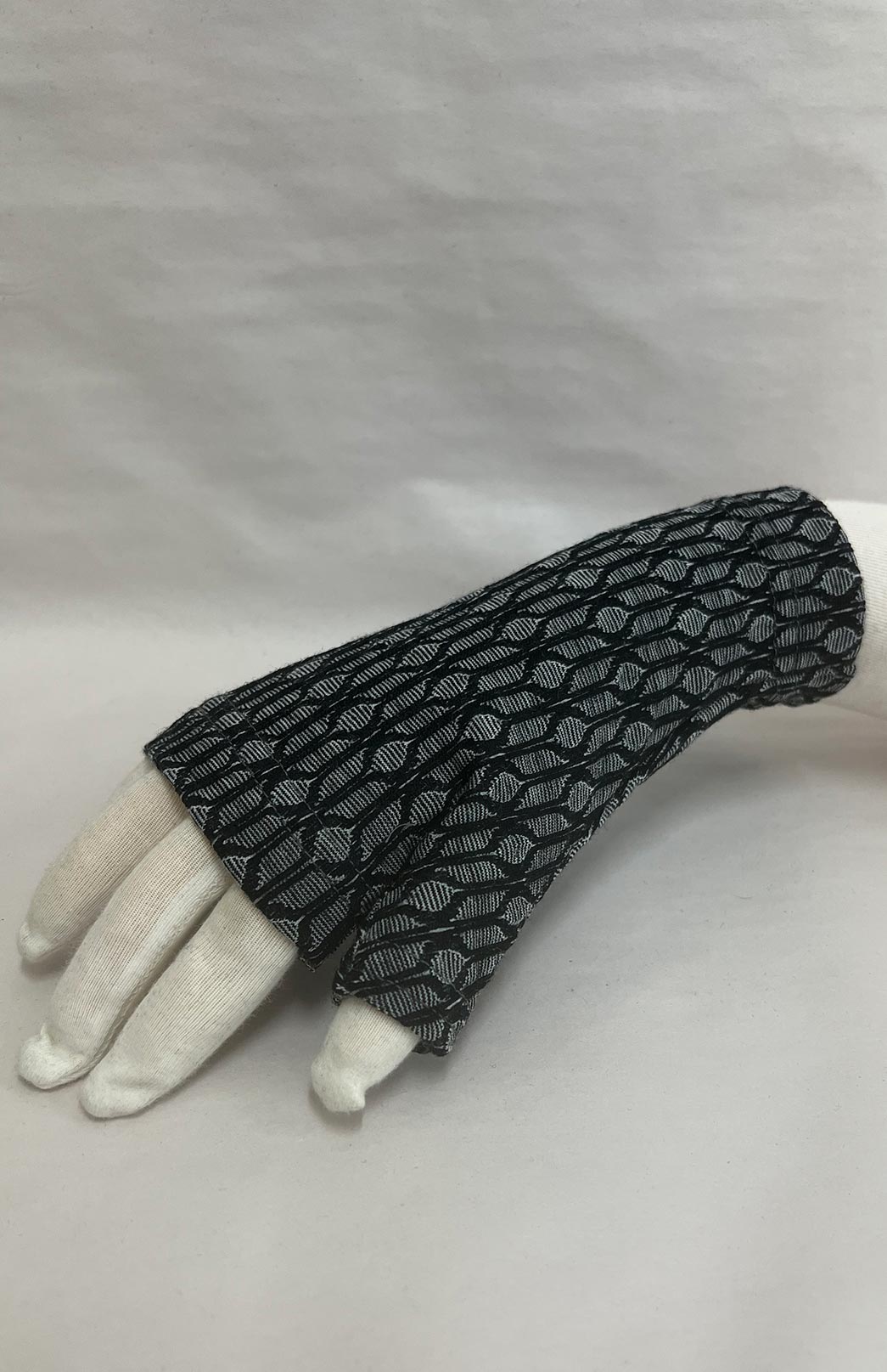 Black Keyhole Merino Wool Thermal Fingerless Mittens