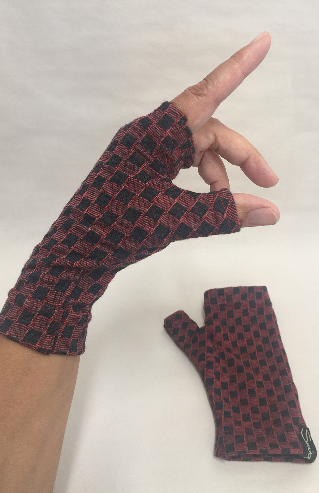 Coral Charcoal Mini Check Merino Wool Thermal Fingerless Mittens