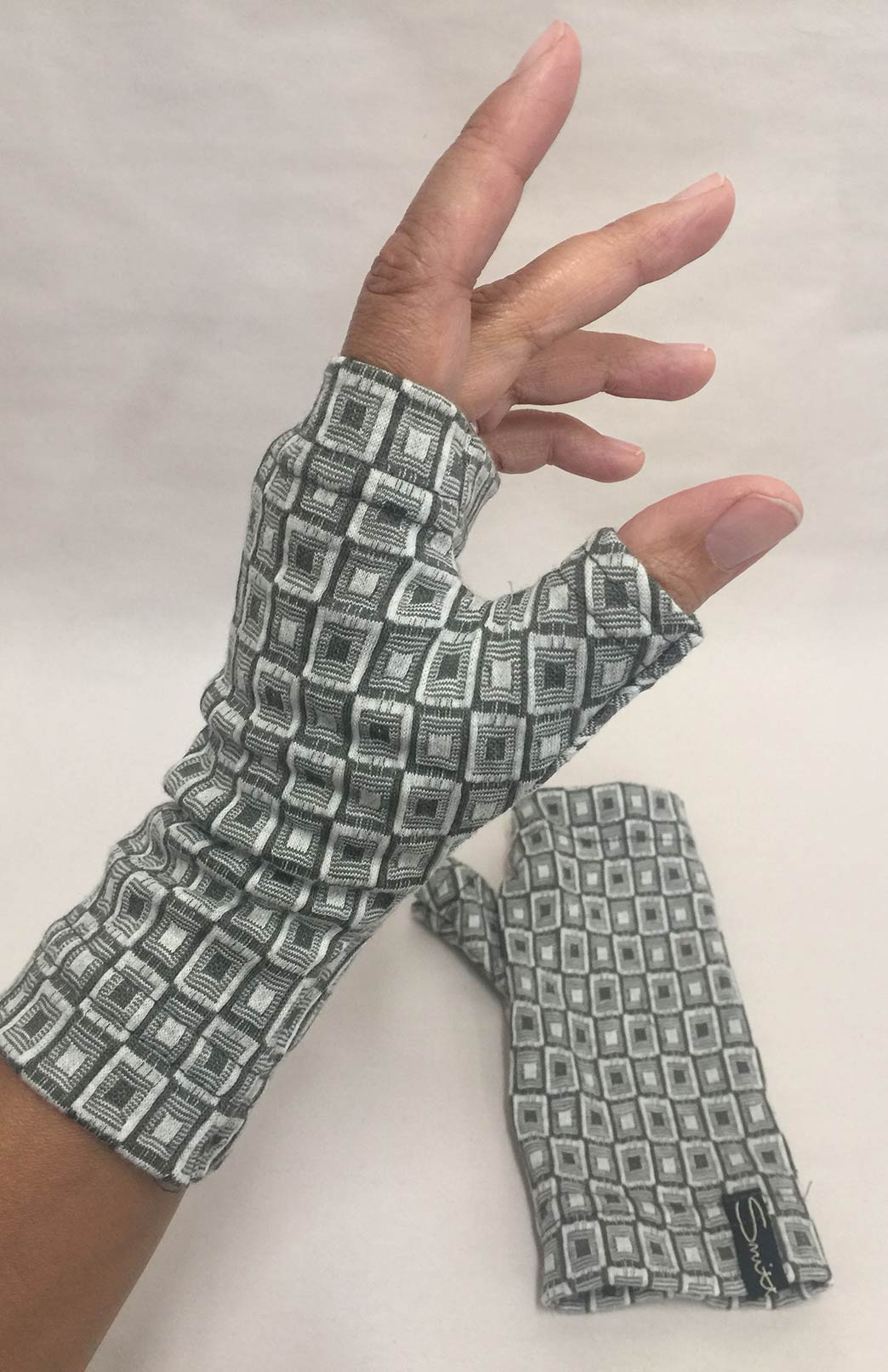 Olive Ivory Mini Check Merino Wool Thermal Fingerless Mittens