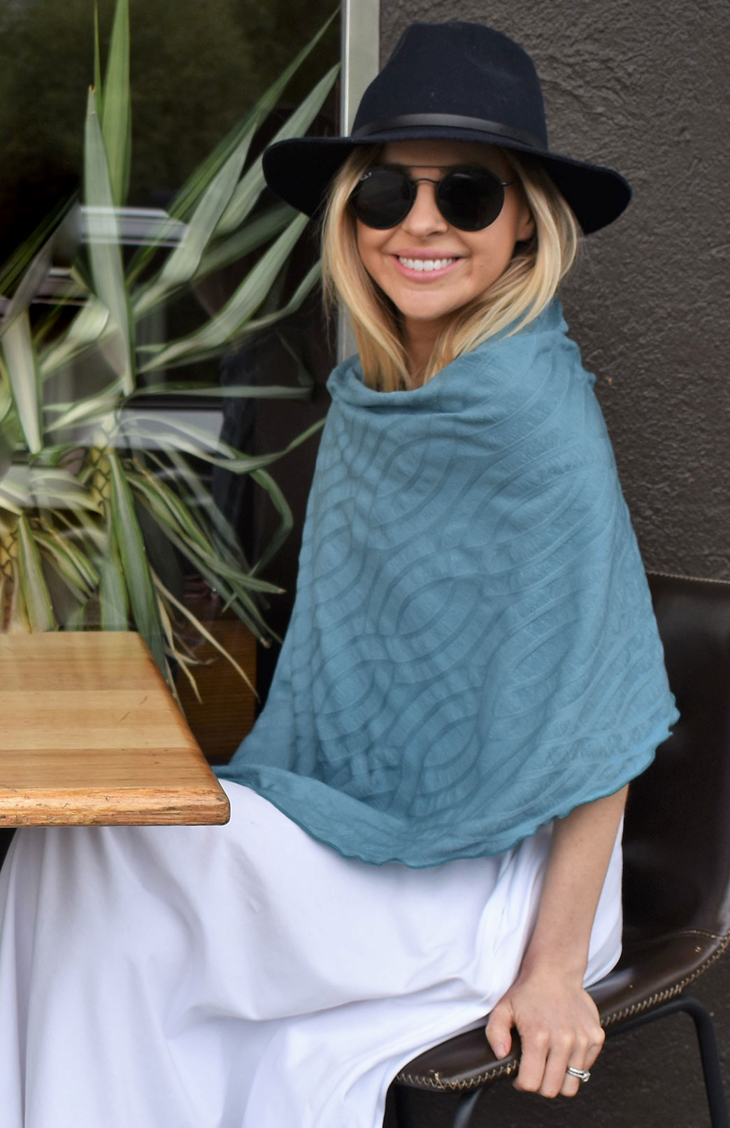 Summer Petrel Wave Women's Patterned Scarf