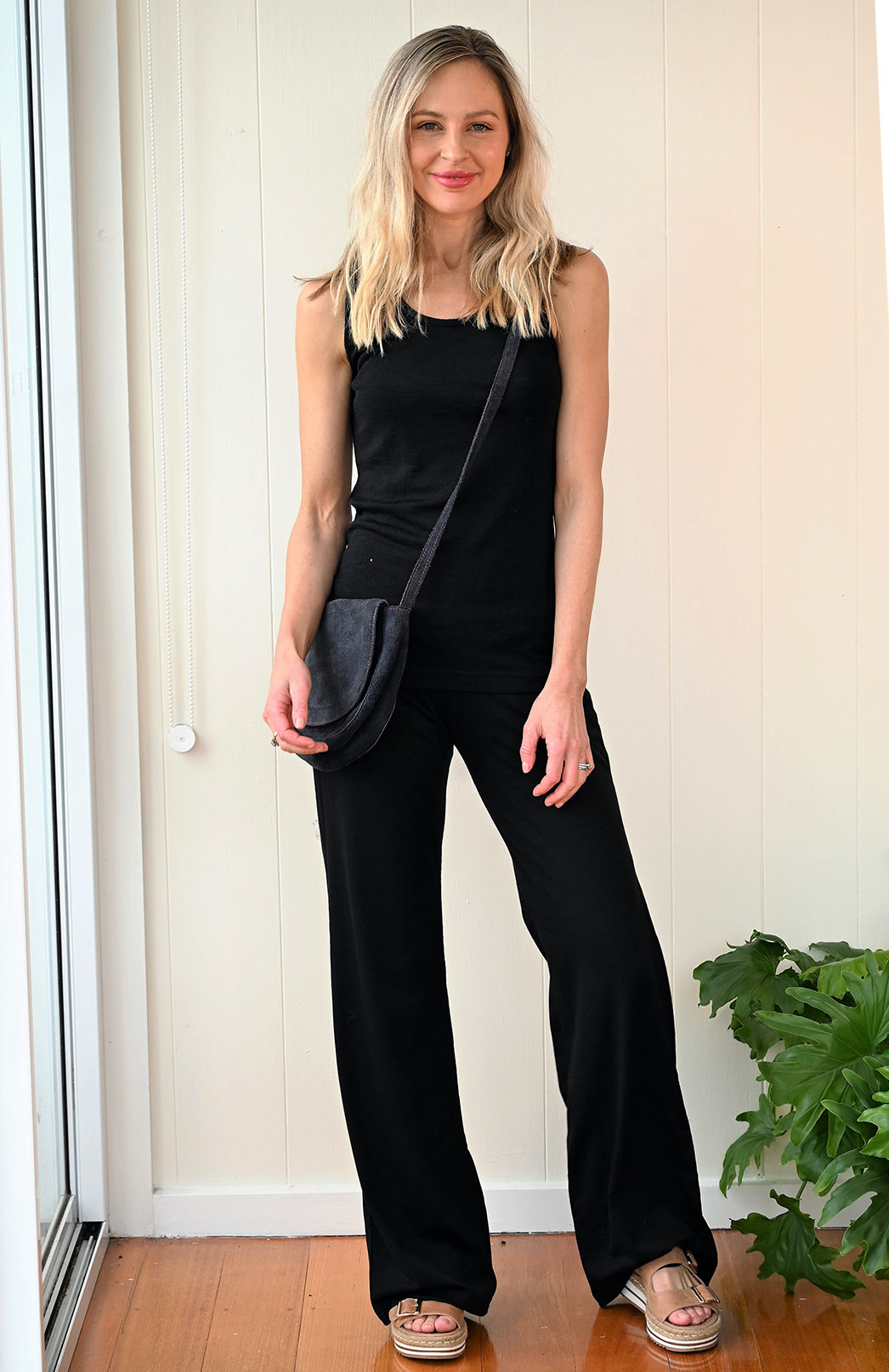 Black Women's Merino Wool Sleeveless Scoop Neck Top