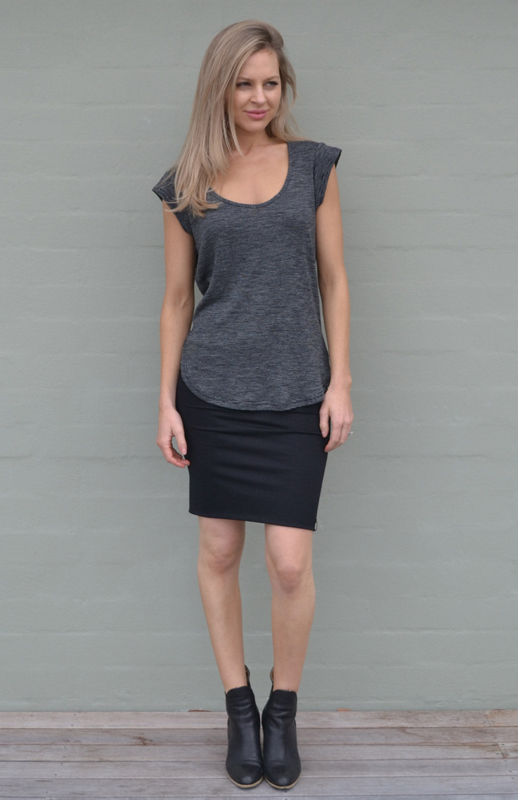 Black Women&#39;s Merino Wool Tube Skirt
