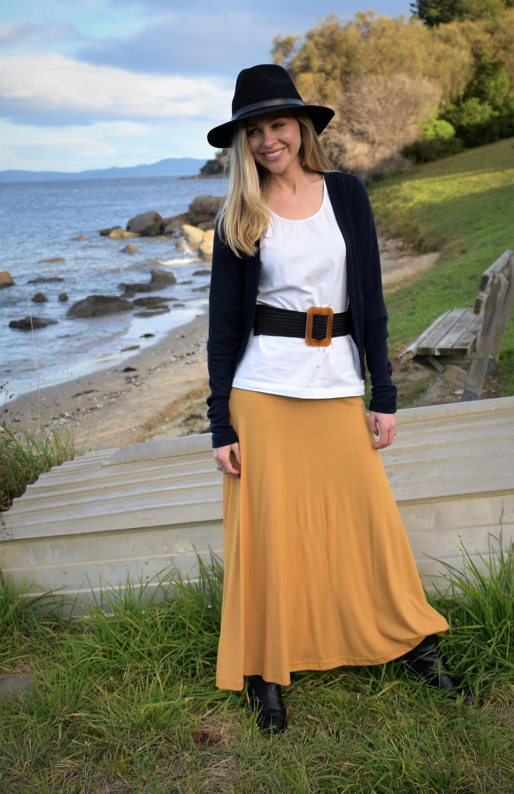 French Navy Blue Women's Cropped Cardigan with Long Sleeves