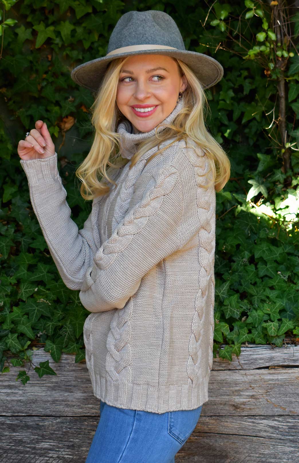 Oatmeal Women's Merino Wool Cable Knit Jumper 