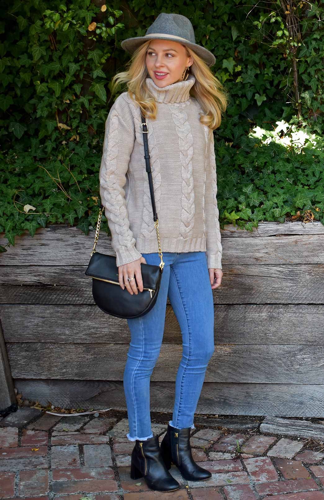 Oatmeal Women's Merino Wool Cable Knit Jumper 