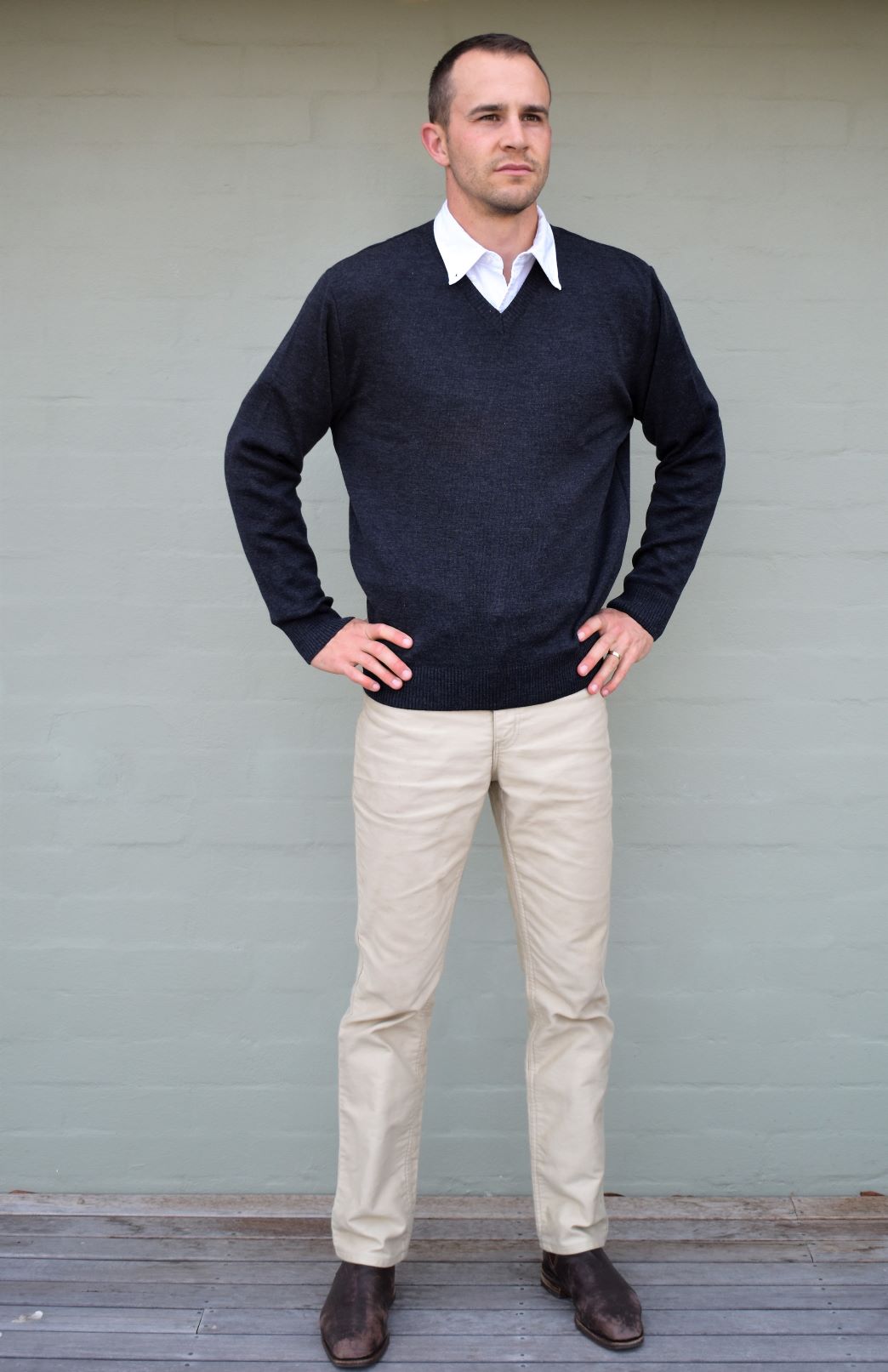 Navy Men&#39;s Merino Wool Knitted V-Neck Jumper
